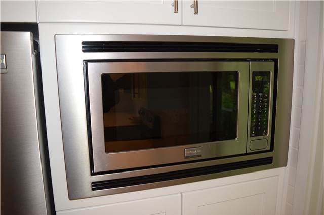 Microwave with trim kit