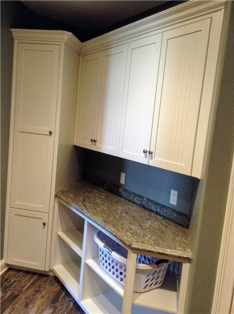 Painted cabinets - Laminate countertop